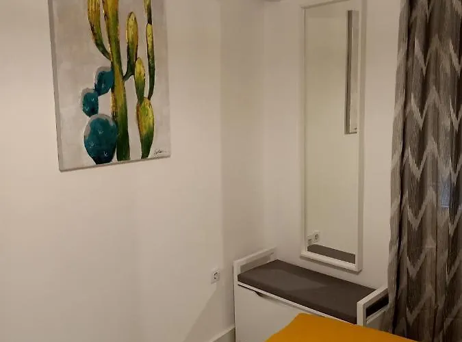 Atico Terraza Torre Tavira Ξενοδοχείο *